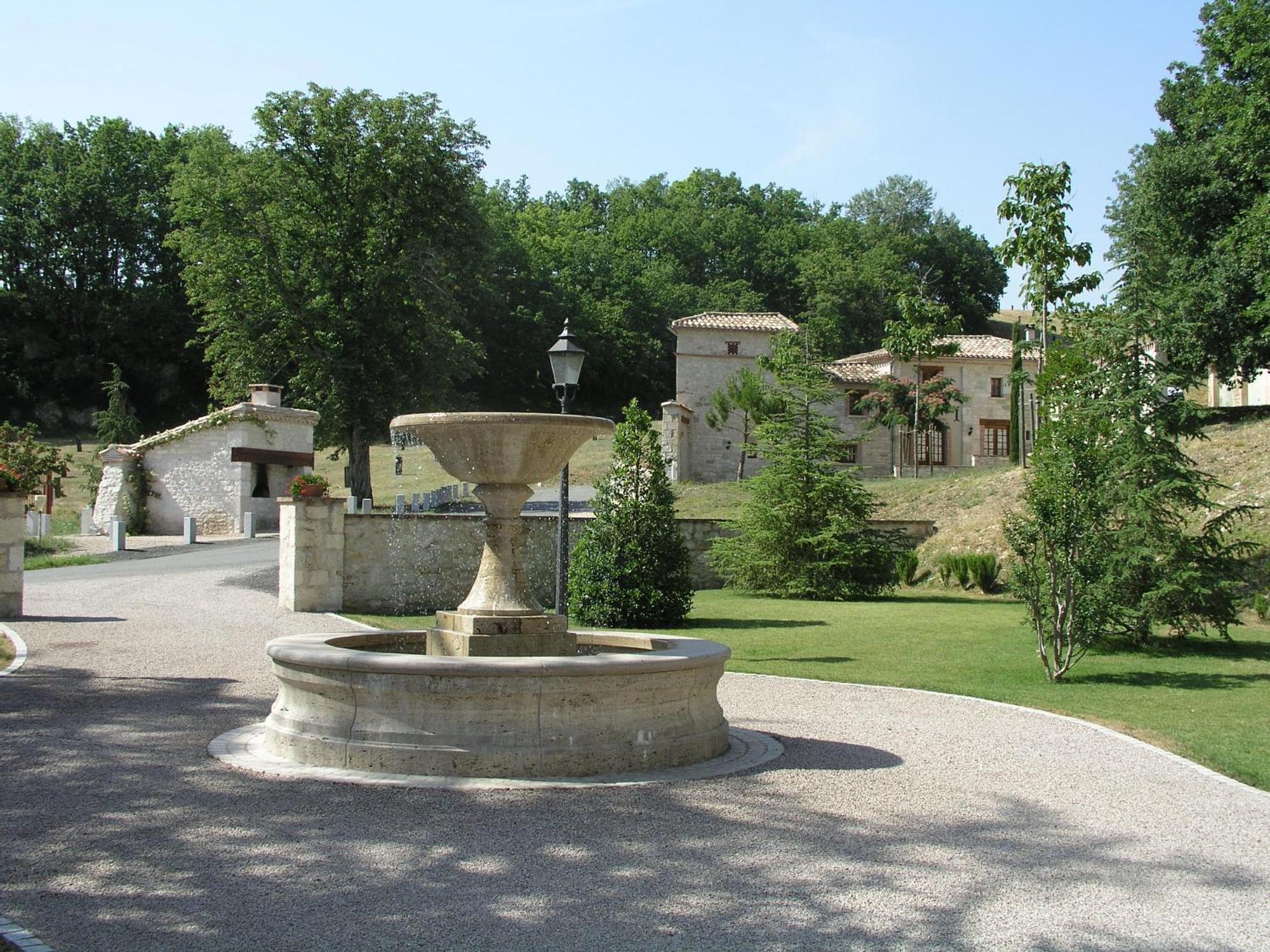 Chateau Lecusse - La Grande Roche - Hotel, Spa, Boutique & Restaurant Broze Экстерьер фото